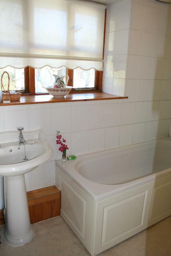 Barn Cottage - Farm Park Stay With Hot Tub Swansea Exterior photo